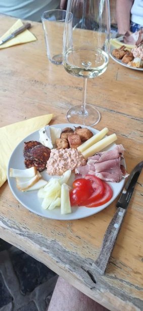 Gasztro-Borkóstoló magyaros falatkákkal Galéria