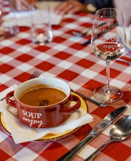 Nachmittags ländliche Weintour mit Abendessen ab Budapest